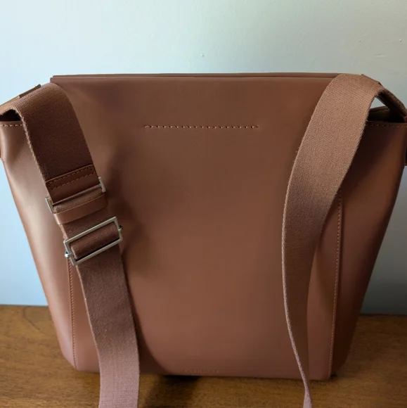 Everlane The Form Bag In Cognac - Picture 5 of 14